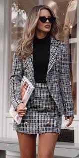 conjunto blazer e saia em tweed durante a moda inverno 2022